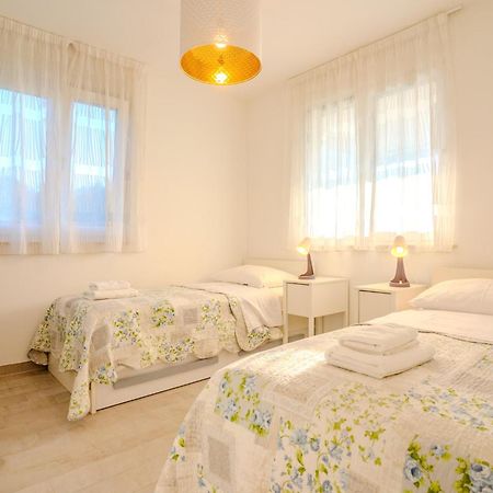 Apartman Polje Njivice Buitenkant foto